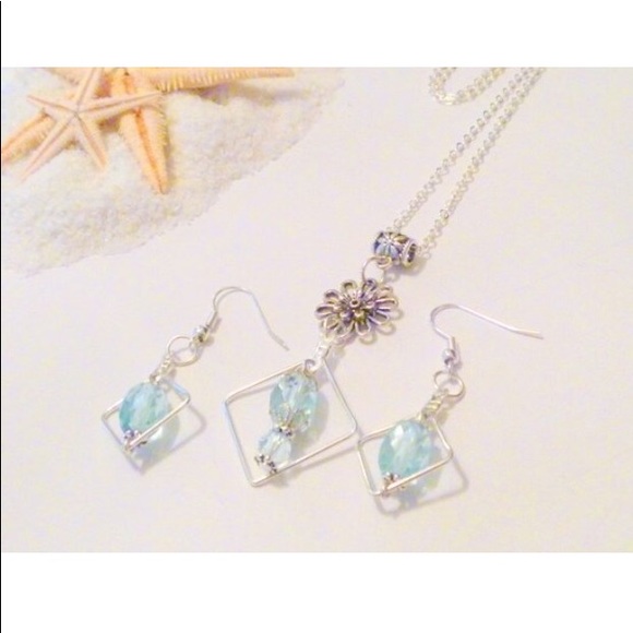 Baby blue beaded geometric necklace earrings set - Picture 2 of 4